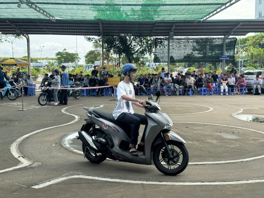 Thi Bằng Lái Xe Hạng A2-Giá Thi Bằng Lái A2