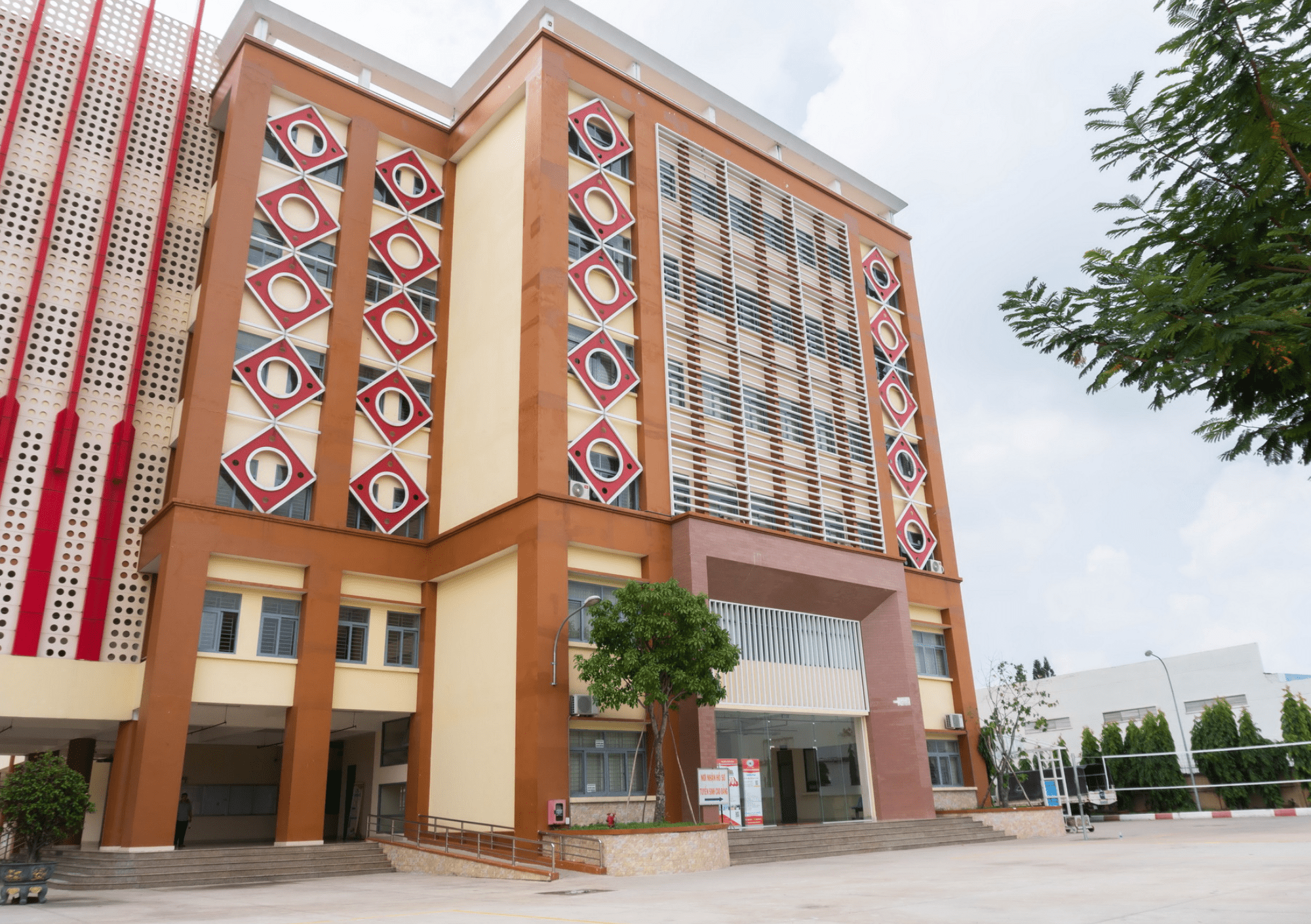 TOP 10+ Học Lái Xe TPHCM Giá Rẻ, Hỗ Trợ Trả Góp 12 Trường Cao đẳng Giao thông Vận tải TP.HCM - Học Lái Xe TPHCM