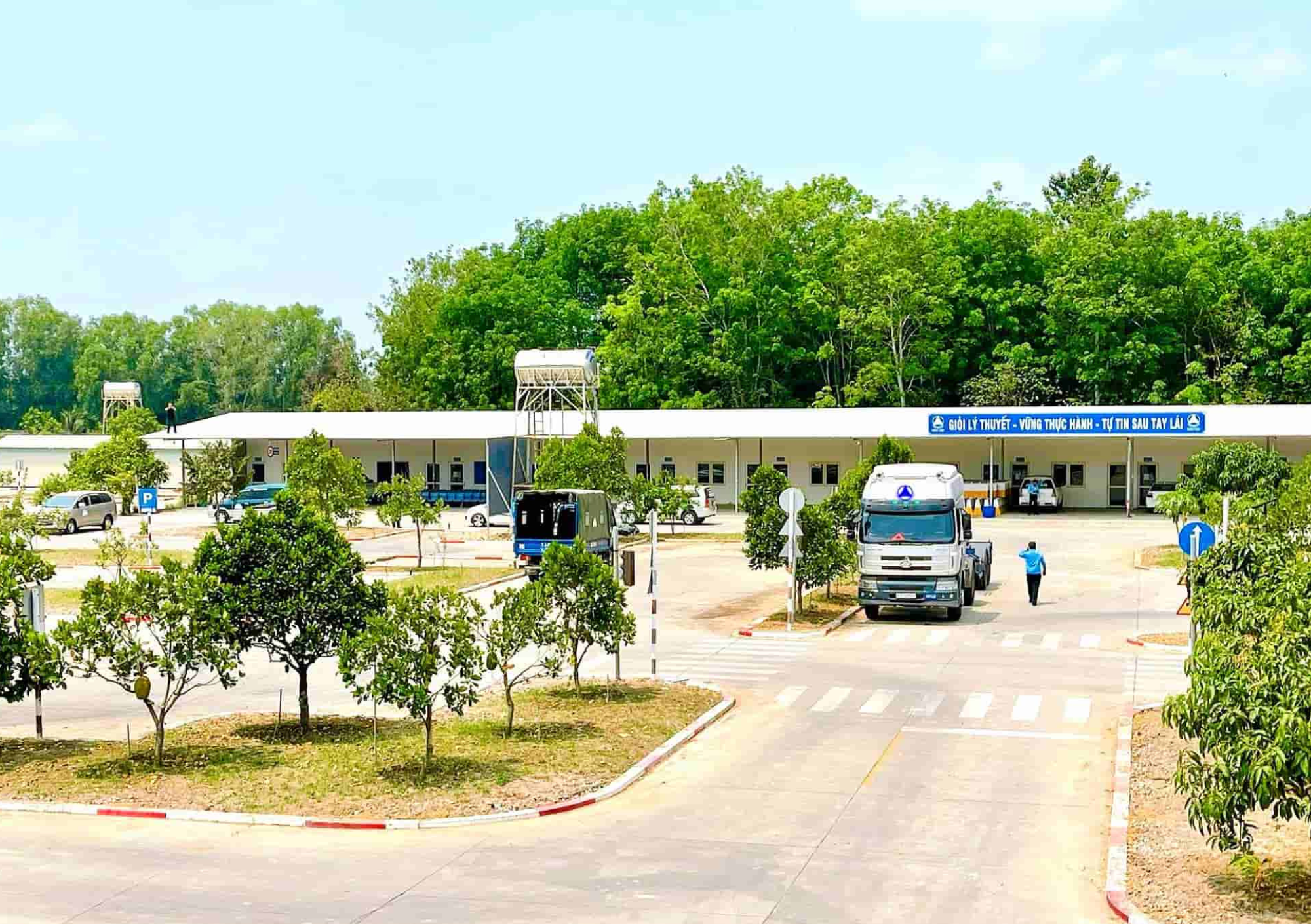 TOP 10+ Học Bằng B Trả Góp 2025 Thi Đậu Cao Nhất 13 Trường Dạy Lái Xe Bách Việt - Học Bằng B Trả Góp