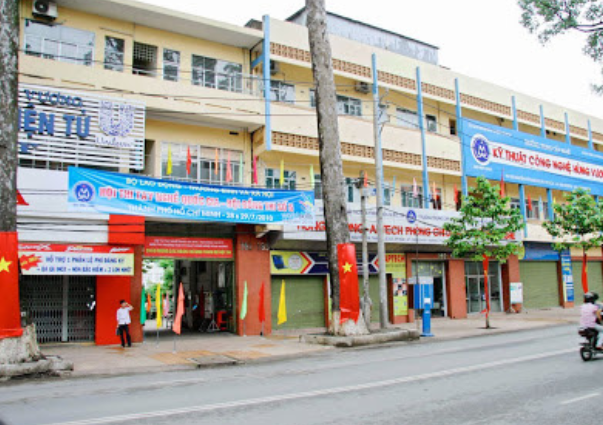 TOP 10+ Học Lái Xe Ô Tô Ở TPHCM 2025 Đậu Nhanh 9 Trường Trung Cấp Nghề Kỹ Thuật Cn Hùng Vương - Học Lái Xe Ô Tô Ở TPHCM